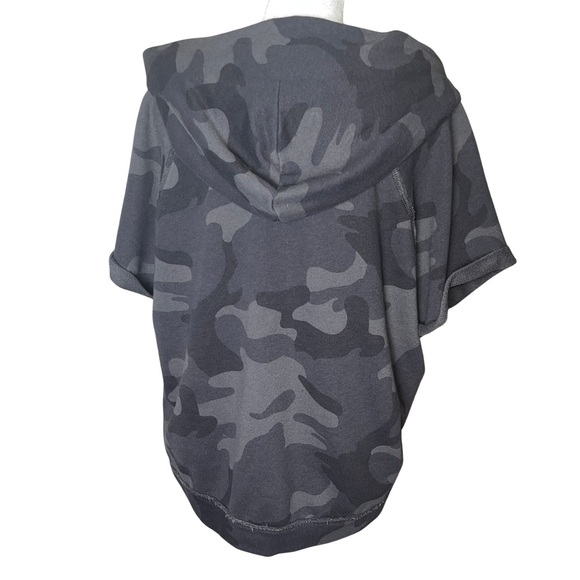 Abercrombie & Fitch XL Gray Camo Short Sleeve Hoodie Sweatshirt Pullover - Picture 2 of 3